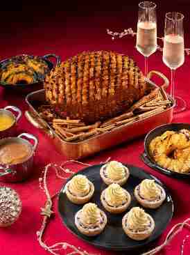 P:\Sales_and_Marketing\PR\Sheraton Grand Macao\Press Release\Sheraton Macao Hotel, Cotai Central\F&B\2022\Festive\Photos\Low res\The Conservatory - Festive gammon takeaway set.jpg